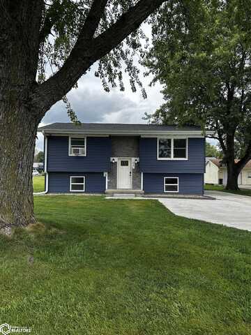 610 E Pershing Drive, Brooklyn, IA 52211