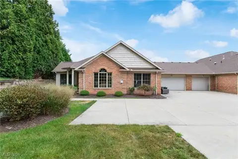 1240 Saint Abigail Street SW, Hartville, OH 44632