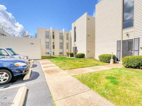 1675 Cedarwood Drive unit: M, Westlake, OH 44145