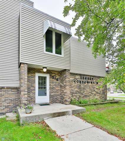 1516 19 1/2 Street South, Moorhead, MN 56560