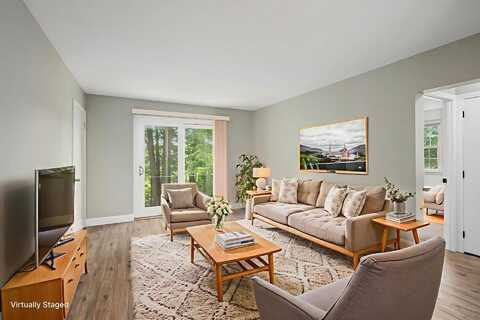 95 East Broadway Street, Derry, NH 03038