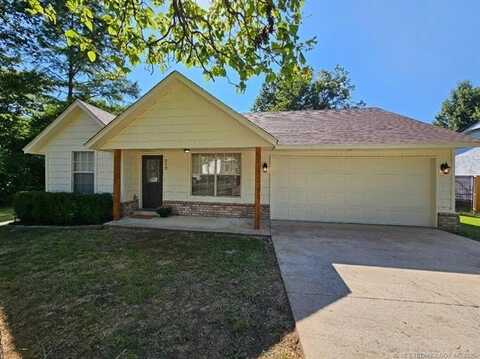 212 S Old Main Street, Coweta, OK 74429