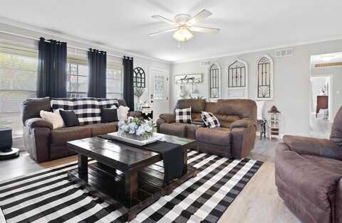 910 N Mill Street, Bowie, TX 76230