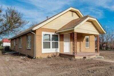 320 N 2nd Street, Jacksboro, TX 76458