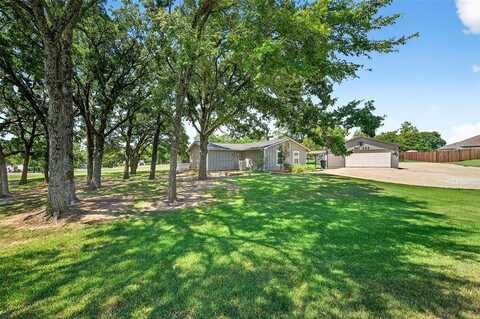 501 Kiowa Drive E, Gainesville, TX 76240