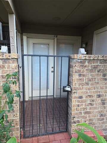 9835 Walnut Street, Dallas, TX 75243