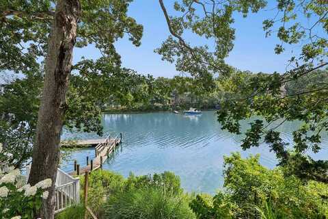 8 Cove Way, Shelter Island, NY 11964