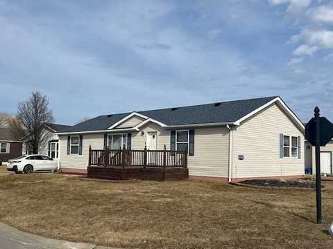 21537 Notre Dame Dr, Macomb, MI 48044