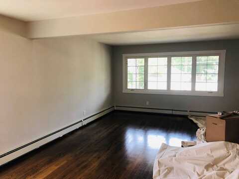 38 1 st, Glen Cove, NY 11542