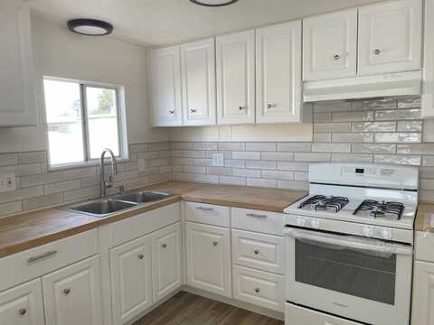 1455 S State St, Hemet, CA 92543