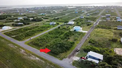 351 W Live Oak Ln, Rockport, TX 78382