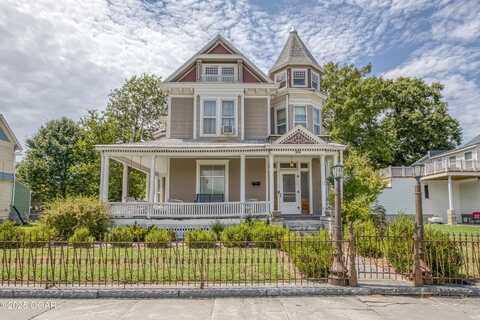 22 S Pennsylvania Avenue, Webb City, MO 64870