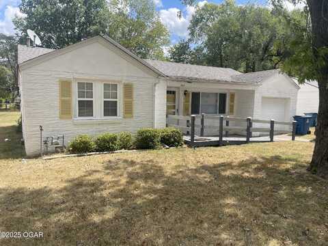 1916 Roark Avenue, Seneca, MO 64865