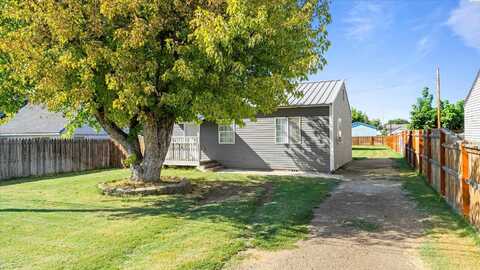 1614 Allen Rd, Sunnyside, WA 98944