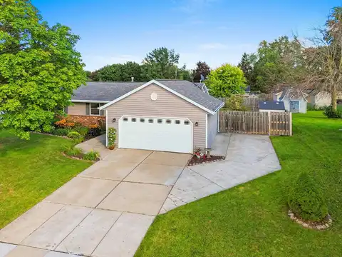 1931 TERRY Lane, DE PERE, WI 54115