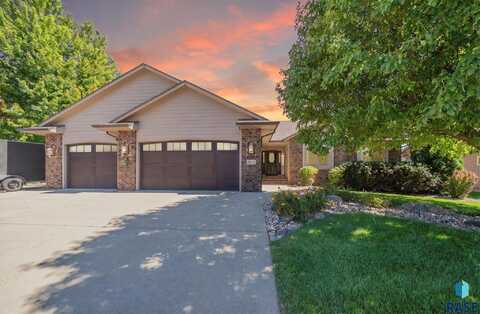 4917 E 42nd St, Sioux Falls, SD 57110
