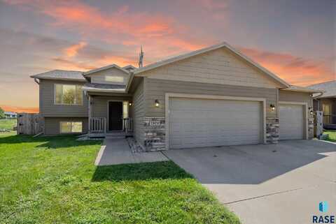 7809 Stoney Creek St, Sioux Falls, SD 57106