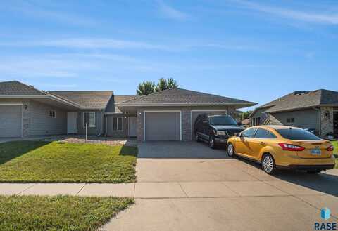 421 N 9th Ave, Brandon, SD 57005