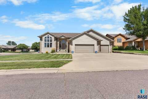 7412 W Zinnia Cir, Sioux Falls, SD 57106