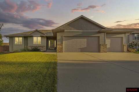 313 Inverness Drive, Mankato, MN 56001