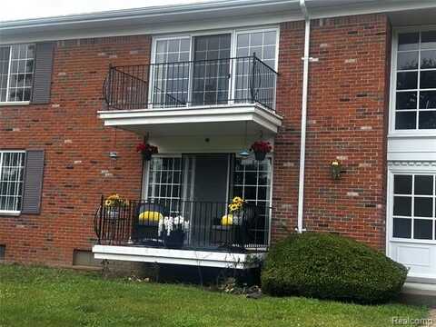 458 Fox Hills Drive N, Bloomfield Hills, MI 48304