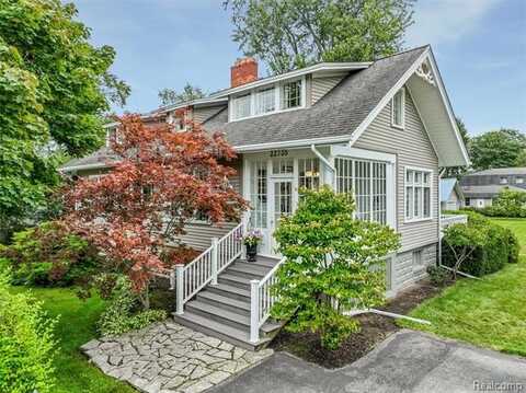 22735 Gordon Switch Street, Saint Clair Shores, MI 48081