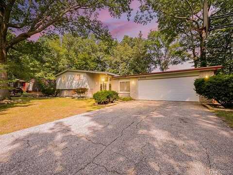 5558 HAVERHILL, West Bloomfield, MI 48322