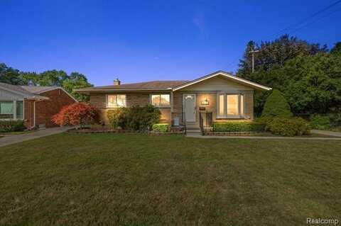 8628 Strom Drive, Sterling Heights, MI 48314