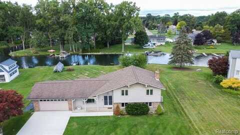 722 Rachelle Street, White Lake, MI 48386