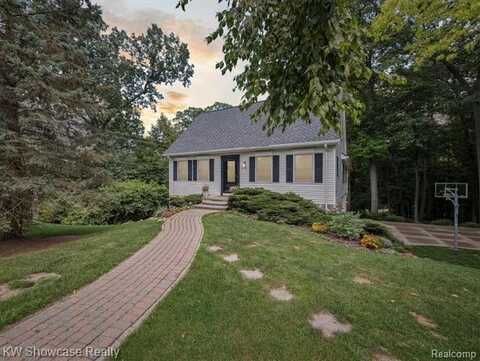 1402 E Fairview Lane, Rochester Hills, MI 48306