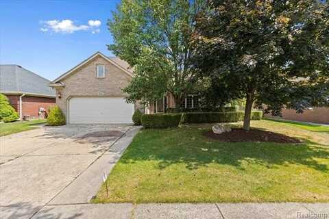 49366 Briar Pointe Dr. Drive, Macomb, MI 48044