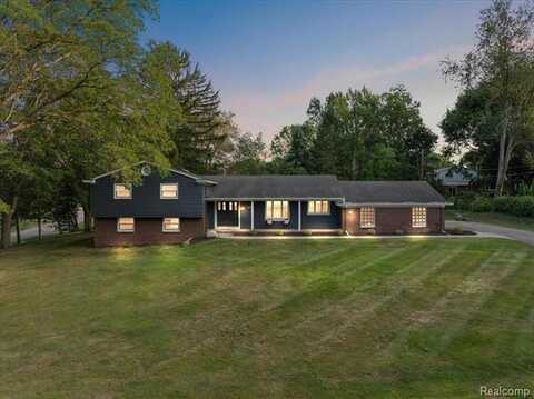 4521 Coachmaker Drive, Bloomfield Hills, MI 48302
