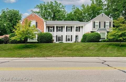 1106 Kings Cove Drive, Rochester, MI 48306