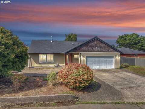 33765 LAKE FRONT DR, Warrenton, OR 97146