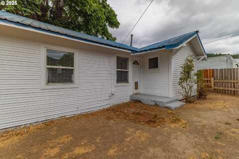 141 POPLAR ST, Powers, OR 97466