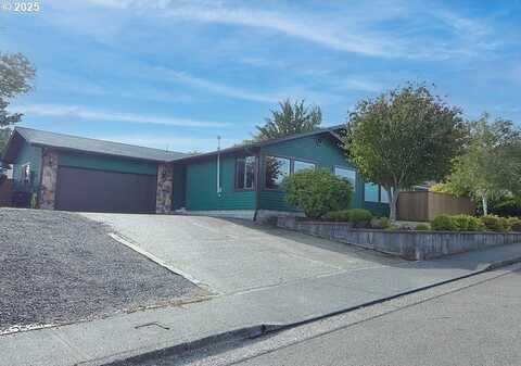 1915 ARTHUR ST, North Bend, OR 97459