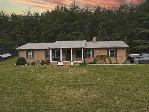 2801 Flatwoods RD, Elliston, VA 24087