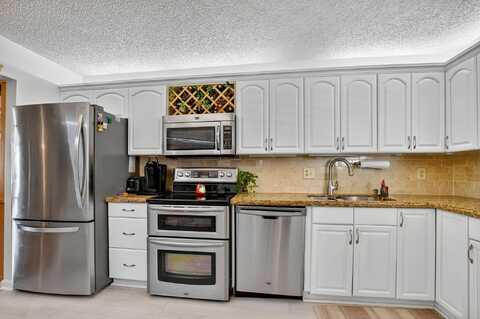5650 Camino Del Sol, Boca Raton, FL 33433