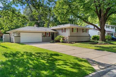 1380 Parkwood Drive, Woodbury, MN 55125