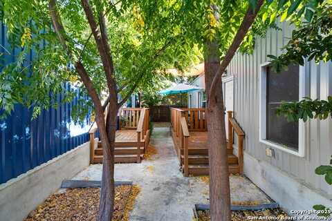 1033 Rivas, San Antonio, TX 78207