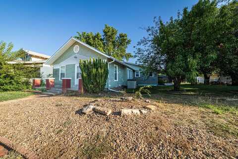 714 E 6th St, Concordia, KS 66901