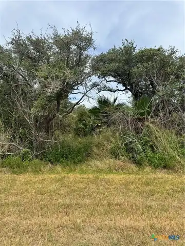 1402 N Pearl St, Rockport, TX 78382