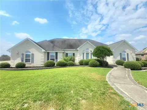 103 Laurel Oak Circle, Cuero, TX 77954
