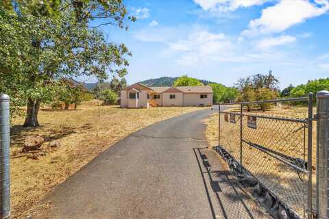 557 W Jones Creek Road, Grants Pass, OR 97526