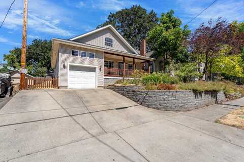 718 NE A Street, Grants Pass, OR 97526