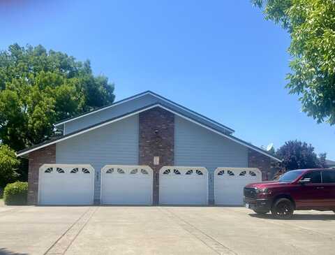 561 Briarwood Drive, Central Point, OR 97502