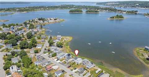 45 Cedar Avenue, Portsmouth, RI 02871