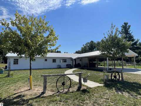 2492 E Fir Road, Harrison, MI 48625