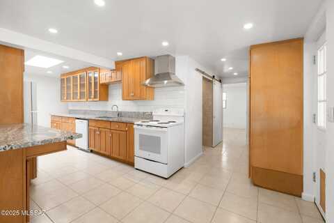 2762 La Verne Avenue N, Tucson, AZ 85712