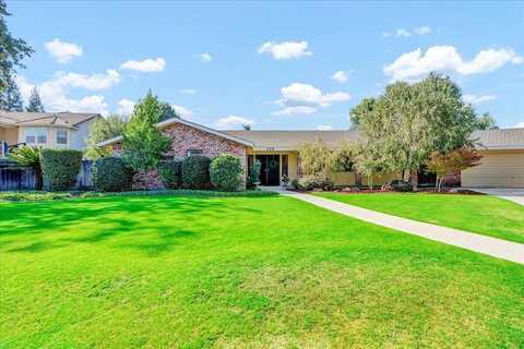 125 W Victor Court, Visalia, CA 93277